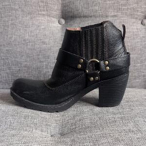 Black Ankle Heeled Boots Leather Cowboy Style size 9 Like New